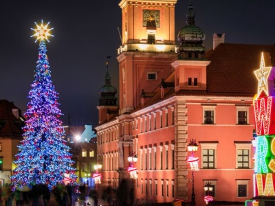 Tłum patrzył, jak płonie symbol Warszawy. Strażacy ruszyli do akcji