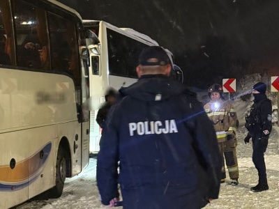 Pociąg stanął w śniegu! 180 pasażerów było uwięzionych