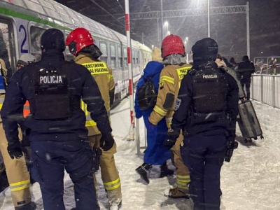 Ewakuacja 180 pasażerów z pociągu na Mazurach
