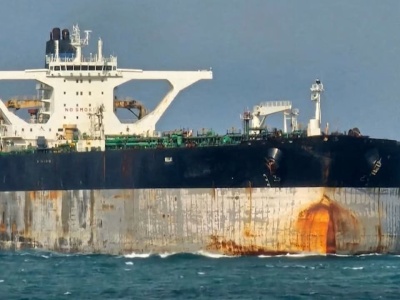 Pościg za tankowcem na Atlantyku, załoga domalowała rosyjską flagę i domaga się prawnej ochrony