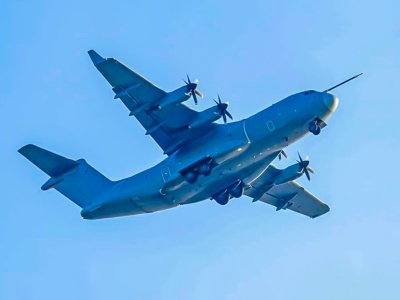 Chiny testują nowy wojskowy samolot transportowy Y-15. Prawie jak A400M