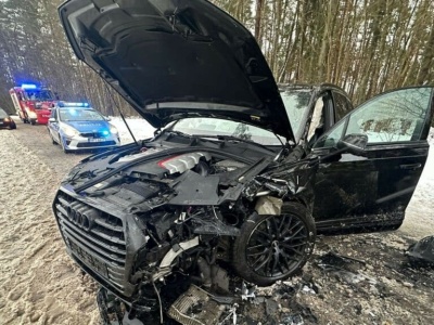 Poważny wypadek. Audi zderzyło się czołowo z nissanem