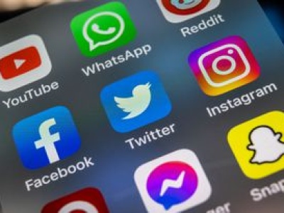 Ograniczenie mediów społecznościowych dla młodzieży? Trwają prace