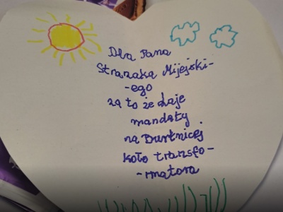 Nietypowa laurka dla miejskiego strażnika…