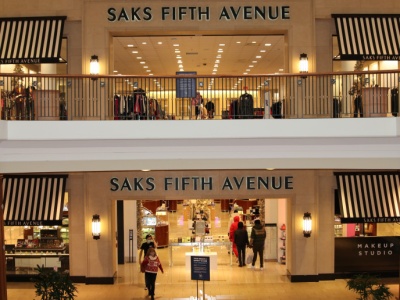 Niespłacone odsetki, sprzedaż nieruchomości i rezygnacja prezesa. Luksusowy gigant ma kłopoty