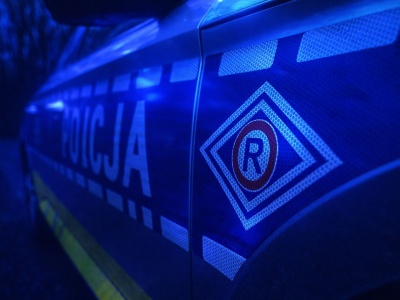 Tarnów. Potrącenie i broń na drodze? 30-letni mężczyzna trafił do szpitala