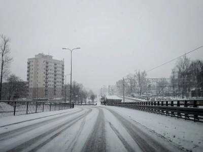 Prawie cała Polska w alertach pogodowych. IMGW ostrzega przed zawiejami i zamieciami śnieżnymi