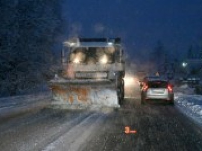 Atak zimy na Pomorzu. Zasypanych wiele dróg, jest apel policji