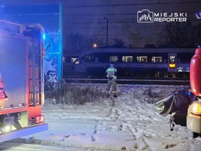 Pociąg stanął między stacjami. Strażacy ewakuowali pasażerów