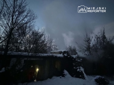 Kolejny pożar pustostanów we Włochach. Znów płonął budynek na terenie dawnego “Warsowin”