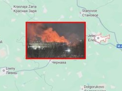 Słupy ognia widoczne z daleka. Pożar w strefie przemysłowej w Rosji