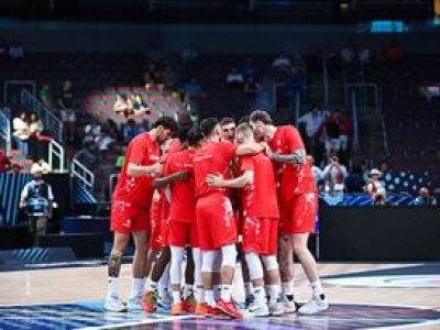 Polacy zagrają w trzech paskach. Adidas zastąpił polską markę