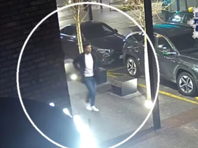 Pobicie w centrum Katowic. Mężczyzna ze zdjęcia kopał pokrzywdzonego