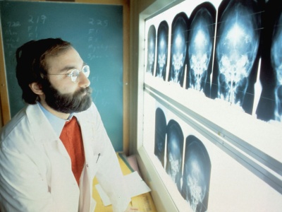 Cambridge „łamie” fizykę LED-ów. Naukowcy zmusili izolatory do przewodzenia prądu