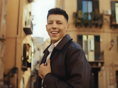 Marcin Kłosowski i jego dziewczyna w najnowszym teledysku „Kochaj mnie”