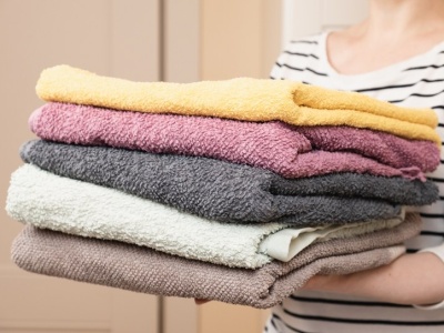 Ręczniki znów będą mięciutkie jak puch. Ta popularna przyprawa rozwiąże problem