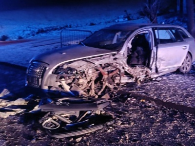 Policja poszukuje kierowcy BMW! Uciekł po nocnym wypadku na Sądecczyźnie