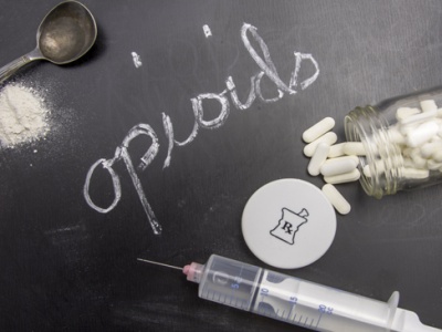 Mniej zabójstw i przedawkowań opioidów w powiecie Cook w 2025 roku