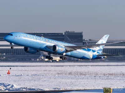 Etihad: B787 w barwach Manchester City w Warszawie (zdjęcia)