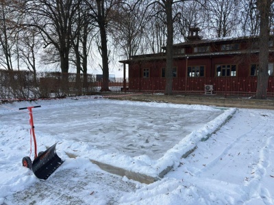 Liczy się inicjatywa i chęci do działania. W Jastkowie znów powstało parafialne lodowisko