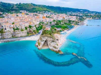 Wiosenny city break w Kalabrii 🇮🇹 Loty i 4* hotel ze śniadaniami w sercu Tropei za 739 PLN 🔥