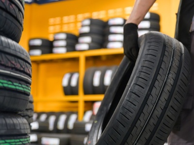 Oddał 82 opony na budowę ekologicznego terenu. Teraz musi zapłacić 2 mln zł