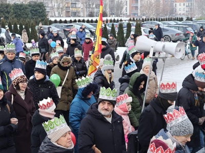 Ostrowski Orszak Trzech Króli właśnie wyruszył ulicami miasta (ZDJĘCIA)