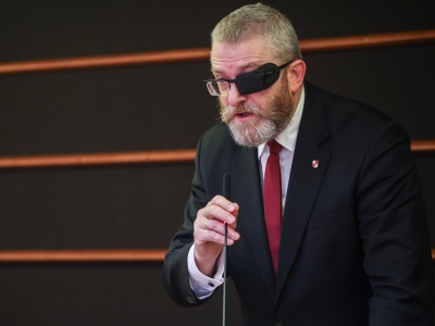 Kłopoty Brauna na TikToku. Platforma usuwa treści europosła