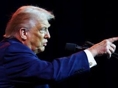 Trump ogłosił, że przejmuje nawet 50 mln baryłek wenezuelskiej ropy. 