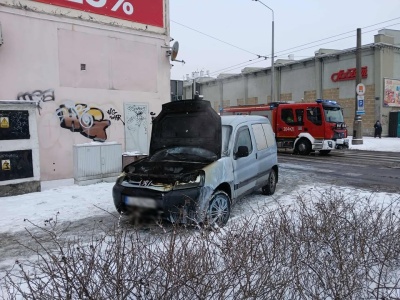 Lublin: Citroen zapalił się na ul. Lubartowskiej, świadkowie ugasili ogień
