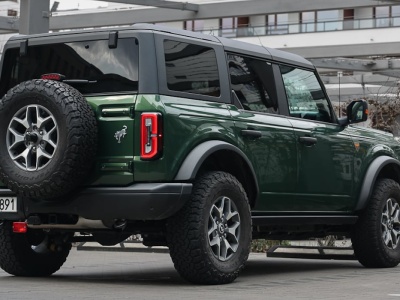 Rywal Toyoty Land Cruiser potaniał do poziomu chińskiego BAIC-a. Ponad 100 tys. zł mniej w 2026 roku