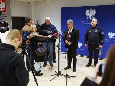 Policjanci i strażacy pomogą, gdy dokuczy mróz