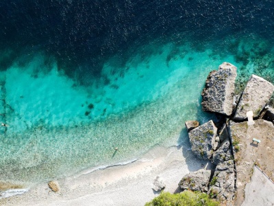 Najpiękniejsze i najmniej zatłoczone plaże na świecie. 5 kierunków poza głównym szlakiem