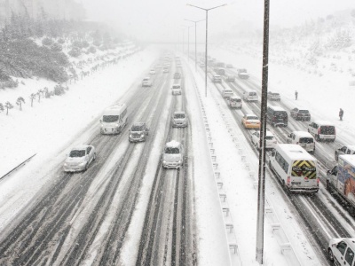 Zimowy armagedon w Niemczech: śnieg, mróz i chaos na drogach. Aktualna sytuacja (10.01.2026)