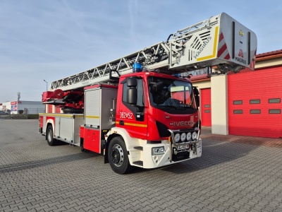 Nowa drabina zaparkowała w garażu JRG 2 Tarnów