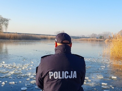 Wejście na lód może zakończyć się tragedią. Policja ostrzega dzieci i rodziców