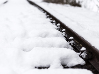 Silny mróz w Łódzkiem. Utrudnienia dla pasażerów pociągów