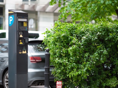 Koniec darmowego parkowania w weekendy? Miasta chętnie sięgają po nowe narzędzie