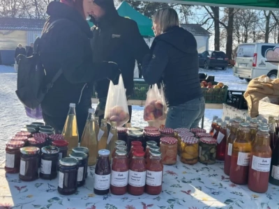 Dolnośląski Targ Rolny we Wrocławiu. Miody, sery i wędliny prosto od rolnika. Zobacz za ile!