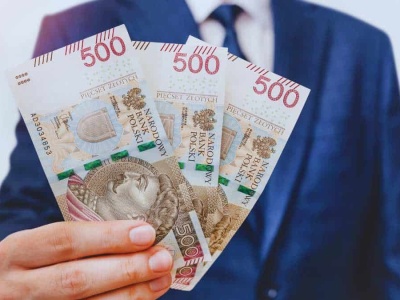 Wynagrodzenia w 2026 roku wzrosną. Ponad 3 mln osób podwyżkę dostanie już w styczniu. Jest jedno „ale”