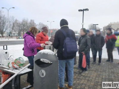 Akcja pomocy: ciepłe posiłki dla każdego przed Supersamem