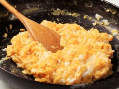 Jedna łyżka na jedno jajko. Więcej nie zrobisz inaczej