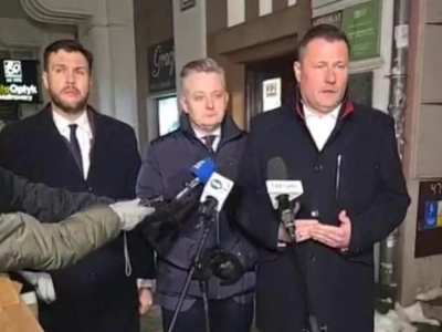 „To nie jest polityka, to bandyterka”. PSL po ataku gnojówką na dom ministra rolnictwa