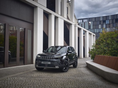 Jeep w Brukseli: mroczny Avenger, Compass „na sterydach” i powrót (obietnicy) Wagoneera S