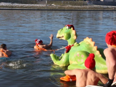 Zimne kąpiele i smok na Wiśle. W niedzielę akcja pod Wawelem