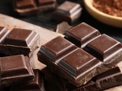 Czy gorzka czekolada spowalnia starzenie się? Naukowcy nie pozostawiają złudzeń