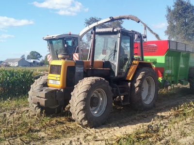 Ile oleju do ciągników Renault 110.54, 133.54 i 155.54? Sprawdziliśmy normy, ilości i interwały wymiany