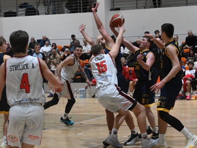 Koszykarze UJK kroczą od zwycięstwa do zwycięstwa