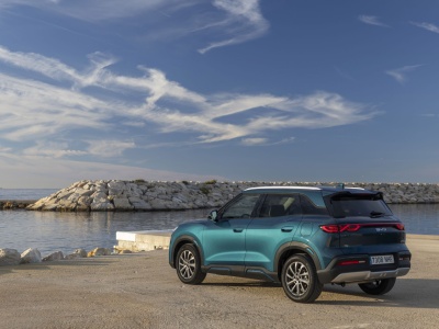 Elektryk był pierwszy, teraz wchodzi hybryda. BYD ATTO 2 DM-i wjeżdża do Polski z ceną od 109 tys. zł