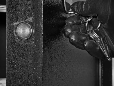 Napadli na bank pod Wrocławiem i ukradli ponad 12 milionów. Wpadli przez żonę i narzutę za 250 złotych